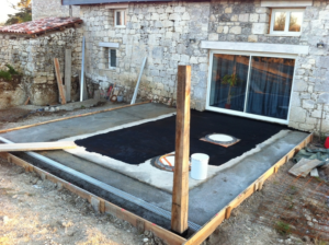 Drainage de surface autour du bunker sur mesure.