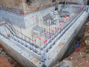 Construction en cours de murs en béton armé type de nos bunkers NRBC.